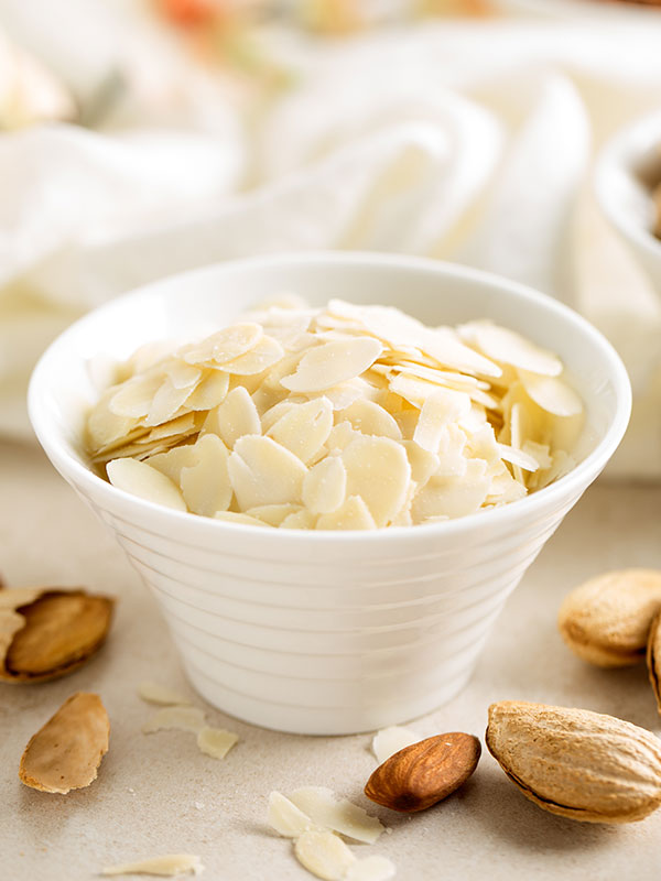 Equipment suitable for slicing various nuts, efficient and with adjustable thickness.