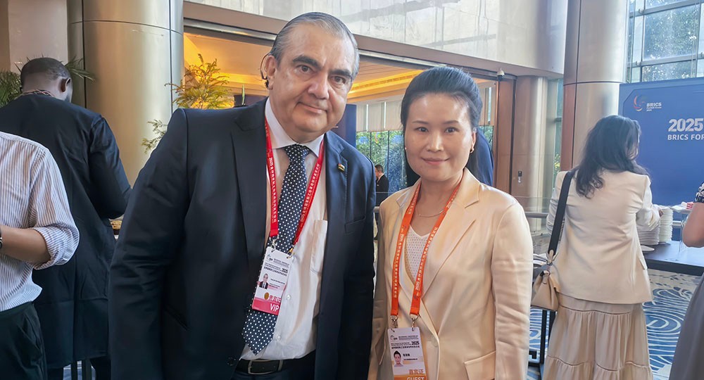 GELGOOG CEO Fiona Zhang with H.E. Mr. Hugo Siles Núñez del Prado, Ambassador of Bolivia to China